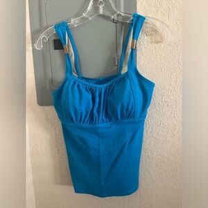 Lands’ End Turquoise Tankini Swimsuit Top with built-in soft cup bra. Size 10.